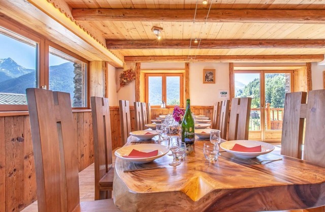 Chalet, wifi, ski-in/ski-out & foot of the slopes, sauna, terrace, balcony, parking, tv, 170-180m²