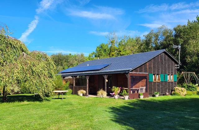 CHALET with 20 m2 covered terrace 400 m & 800 m from beaches