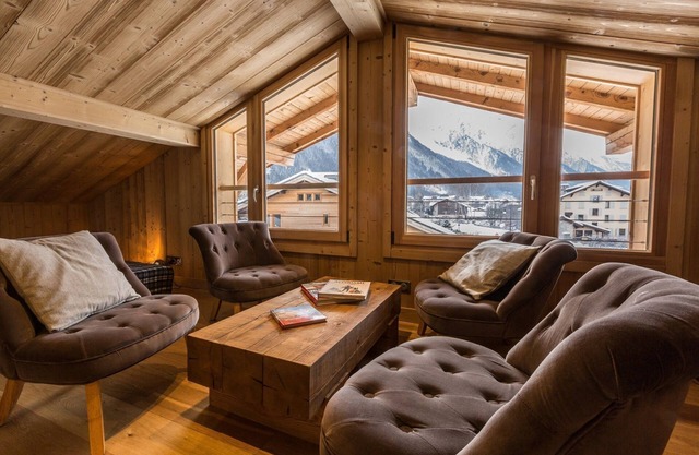 Chalet Yolo - a chalet that sleeps 9 guests in 3 bedrooms