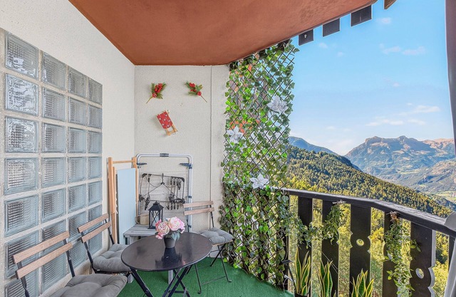 'Chaleureux 4 Couchages' Apartment with Mountain View, Private Terrace and Wi-Fi