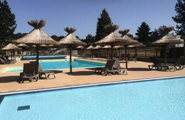 Chambon Gorges Campsite* - FAMILY CLASSIC (for people with reduced mobility), 27M² - 3 AD + 1 ENF - AIR CONDITIONING 4 people