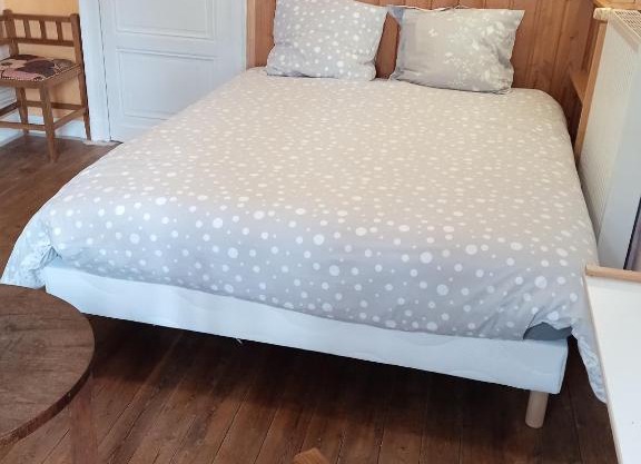 chambre chez l'habitant, axe A62, à 20 min d' ouest d'Agen, parking dans la rue gratuit, accès cuisine, convivial