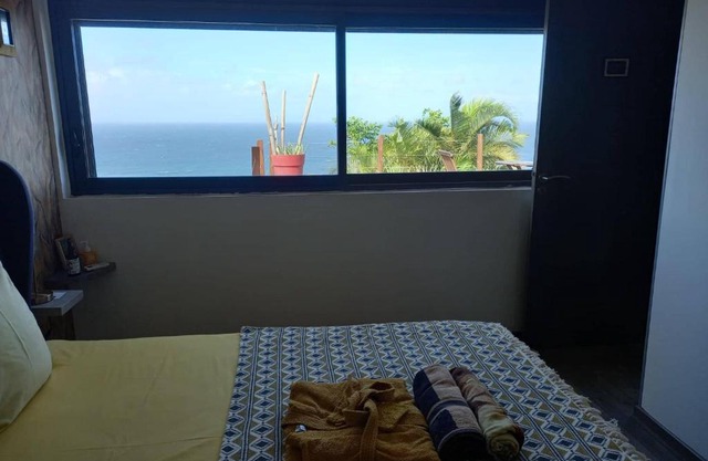 CHAMBRE CHEZ L HABITANT PISCINE VUE MER SDB et TERRASSE PRIVEE laverie