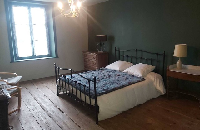 Chambre d'hôtes des Marchands in an old village hotel dating from 1934