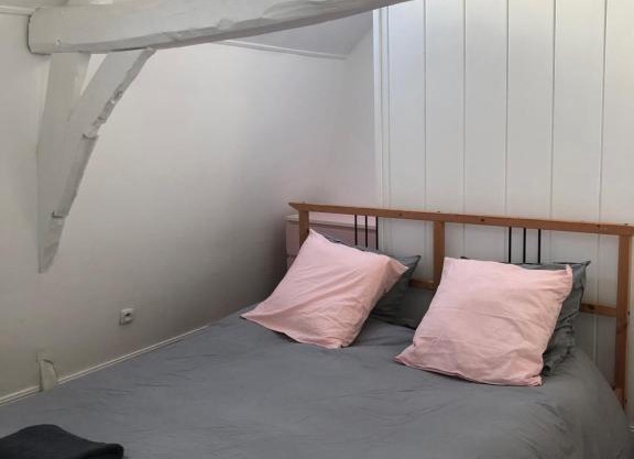 Chambre dans maison cosy Sdb et wc communes