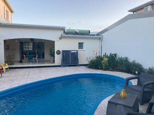 Chambre dans villa avec piscine