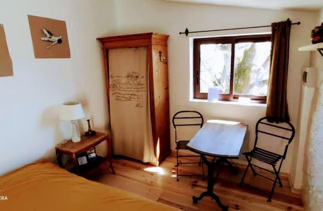 Chambre de la Roche Trouée GR49 TRIGANCE