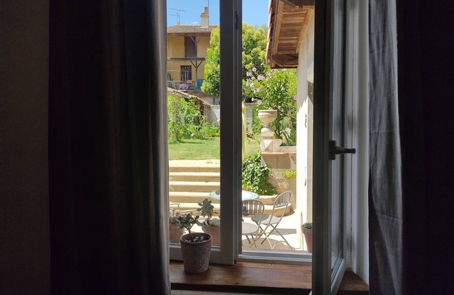 Chambre des Bois - Ground floor - shared bathroom - 5 minutes from the center