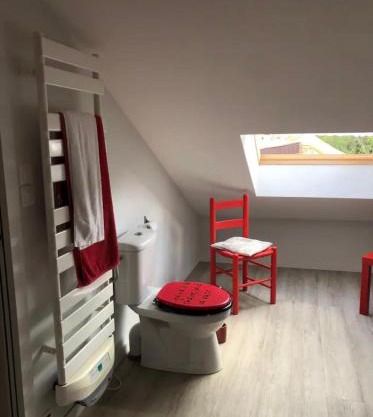 Chambre et salle d'eau privées dans maison de ville