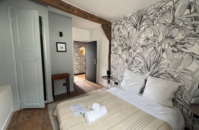 CHAMBRE PICASSIETTE - 1 WITH DINING AREA-BILLARD-BABYFOOT-TERRACE