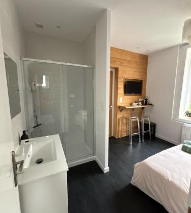 Chambre privée Au pied des Vosges entrée et terrasse privatives, proche gare et centre-ville