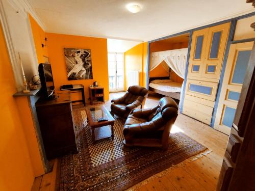 Chambres dhotes Les Ruines du Chateau Montegut