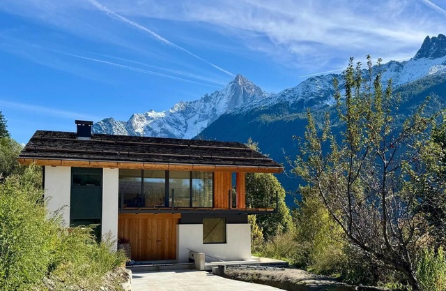 Chamonix 4 Bedroom Chalet with Spa and Gym. Spectacular Mont Blanc Views