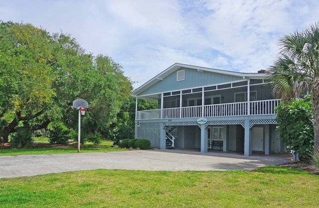 Champagne Shores Dog Friendly, 2 Full Kitchens