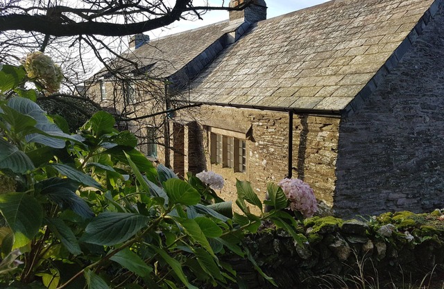 Character 14th Century Cottage nr Trebarwith Stand Beach, Sleeps 8 in 4 Bedrooms