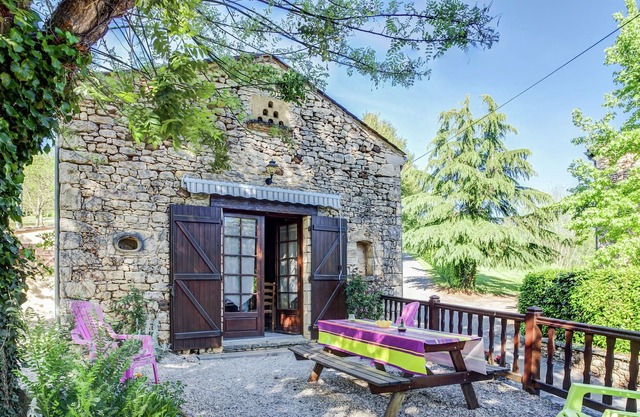 Character cottage in Prats-du-Périgord with lovely pool