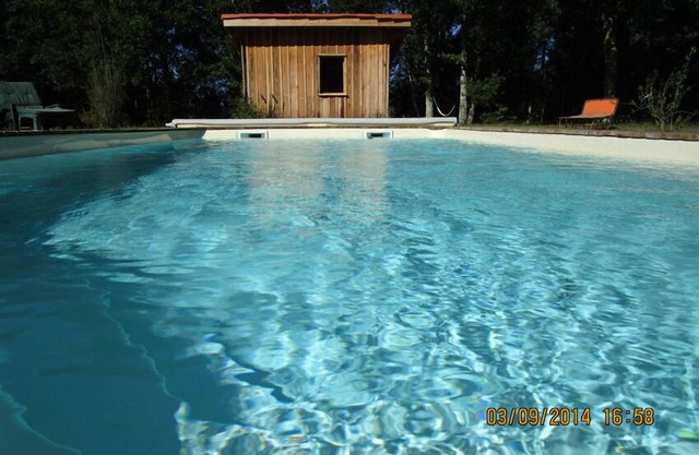 Character LANDAISE house with swimming pool in the heart of the forest