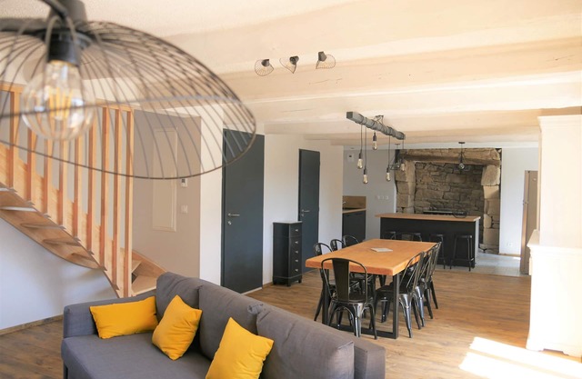 CHARACTER LONGERE WITH GARDEN