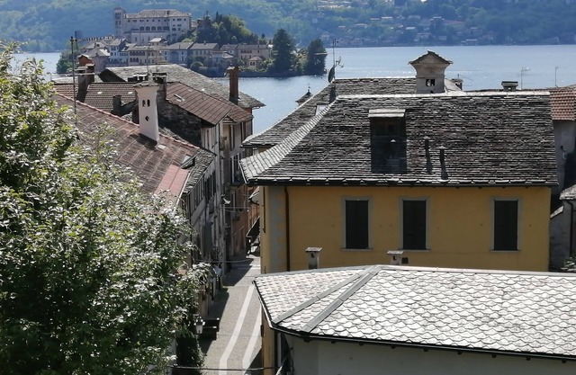 Characteristic two-room apartment in the historic center