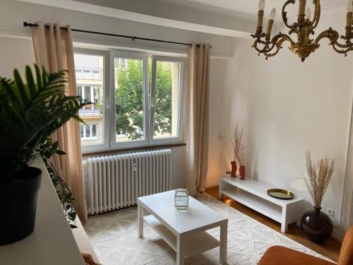 Charismatique Orangerie-10min Parlement EU-WiFi-TV