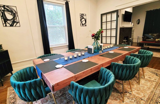 Charlie's Hideout - A Modern Historic Retreat - Your Home Away From Home!