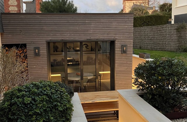 Charm & garden 200 m from the sea, Villerville, typical Normandy village