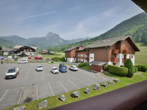 Charmant Duplex avec Balcon et Parking à Bernex, Proche Remontées Mécaniques - FR-1-498-36