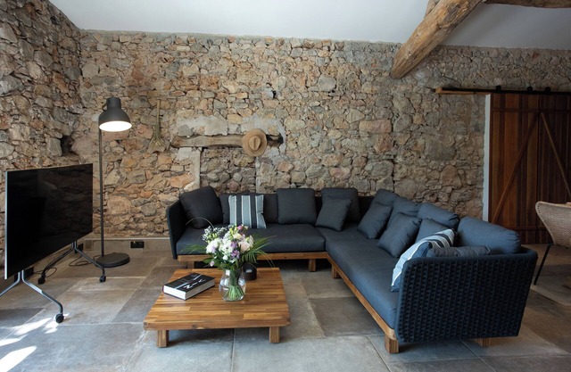 Charmant et spacieux gîte pour 6 personnes au coeur d'un vignoble varois