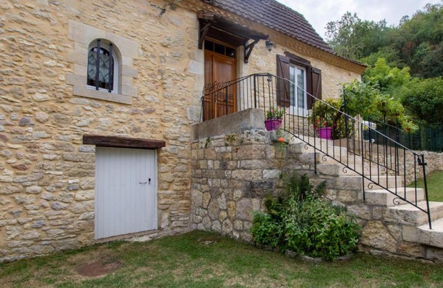 Charmant Gîte en Pierres avec Jardin et Parking - FR-1-616-280