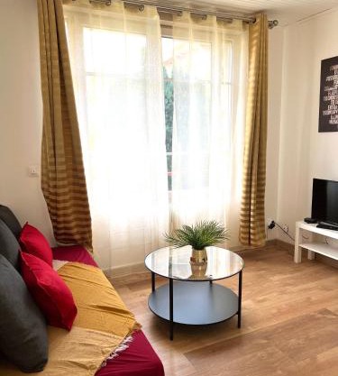 Charmant logement situé en plein verdure et au centre ville de Rosny Sous Bois