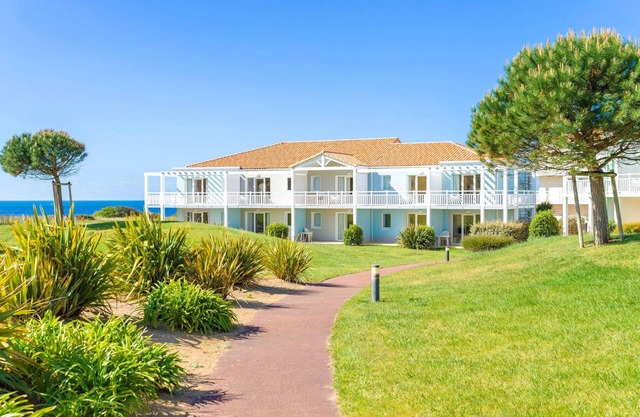 Charmant studio pour 4 + piscines | En bord du mer