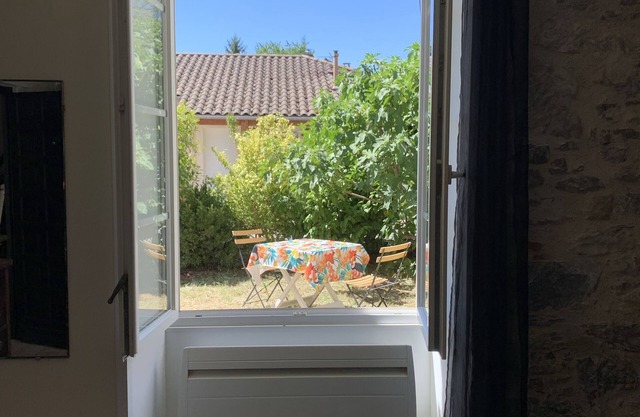 Charmant Studio au Calme en Rez de Chaussée Avec Pierres Apparentes