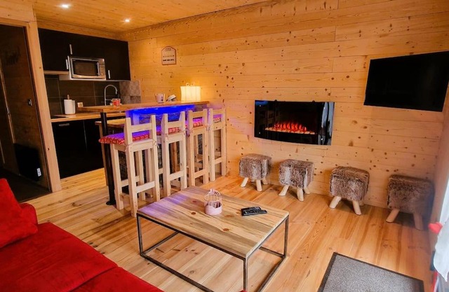 Charmant T2 rénové- Praloup 1600-parking privé, proche station