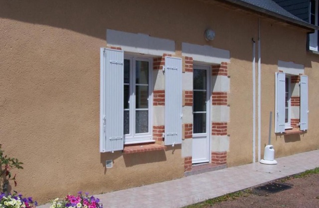 Charmante Fermette Rénovée avec Terrasse Privative et Vélos, 2 Chambres, Proche Le Lude - FR-1-410-155