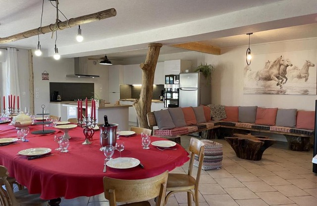 Charmante Grange en Pierre avec Piscine et Animaux Bienvenus - FR-1-489-353