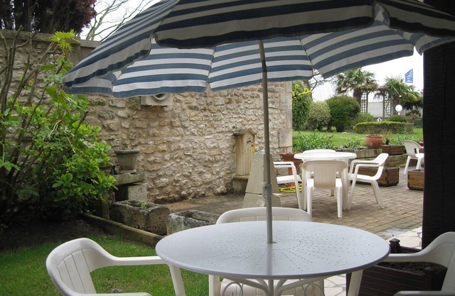 Charming studio for 2 people with terrace 100 meters from the sea and the beach
