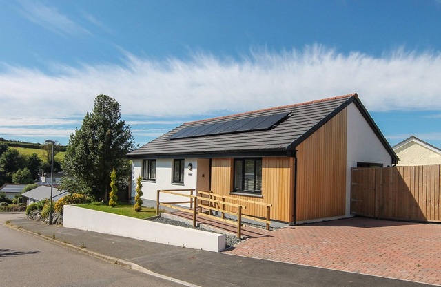 CHARMILIE, pet friendly, with a garden in St Keverne