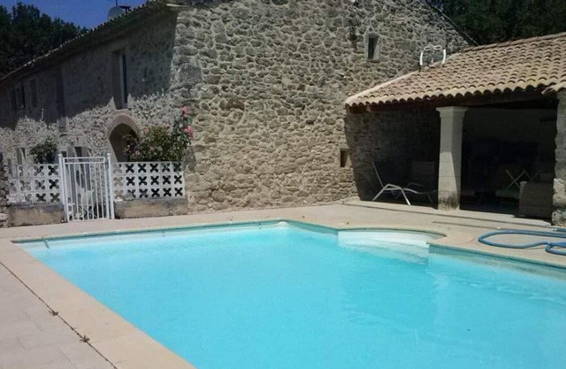 Charming guest rooms at the Mas des Poètes