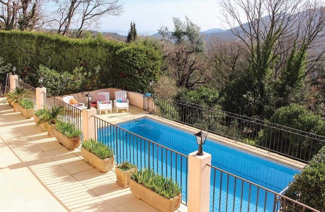 🌟 Charming 4-Bedroom Villa with Heated Pool. Beautiful views towards Cannes.