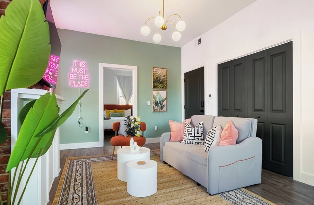 Charming 1-Bedroom Apartment in Lovely Pittsburgh With AC