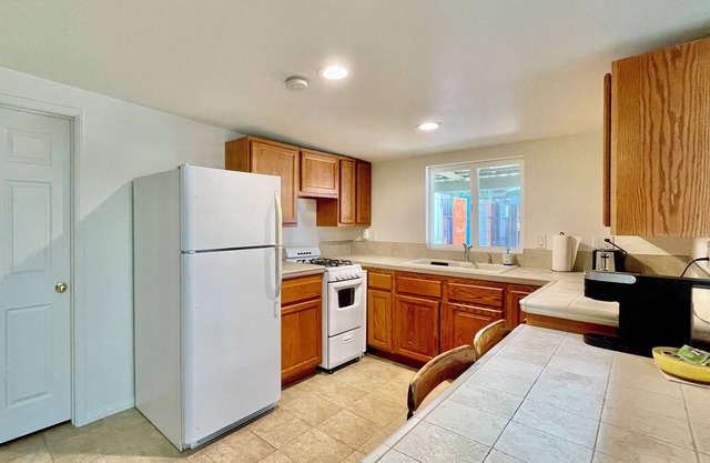Charming 1-bedroom guesthouse in desirable Ojai with AC close to town