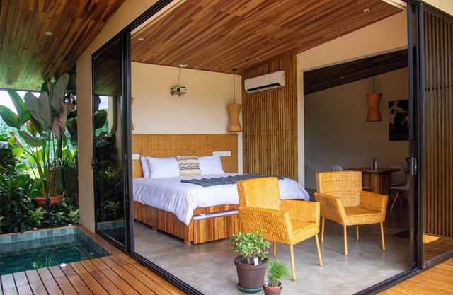 Charming 1-bedroom house with private Hot Tub, AC and WiFi