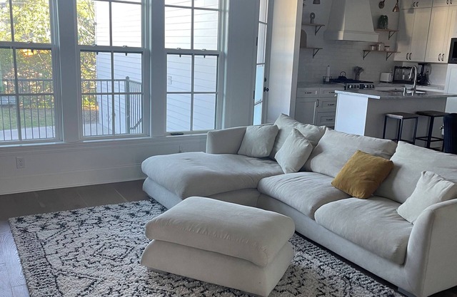 Charming 1-bedroom home in pleasant Arabi with WiFi, AC, and Washer and Dryer.