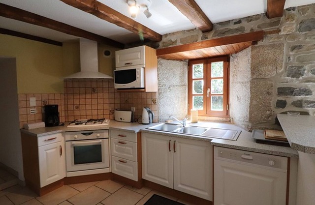 Charming 1800s House in Aubrac - Ski, Hiking, Fishing - 5 Guests, Pet-Friendly