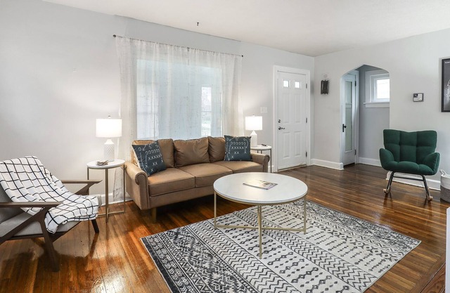 Charming 1920s Era HOF Getaway