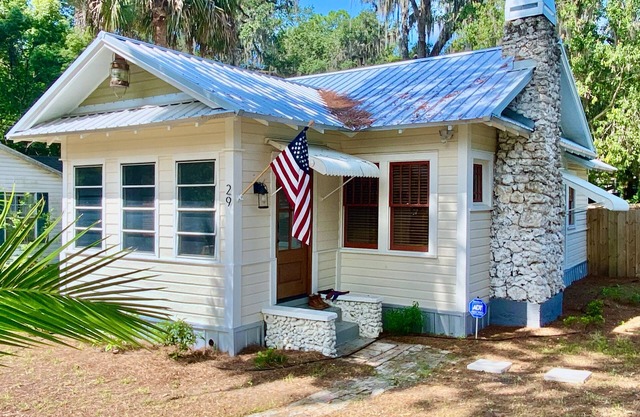 Charming 1940s Cottage: Kayaking, Fishing & Birdwatching on the Nature Coast