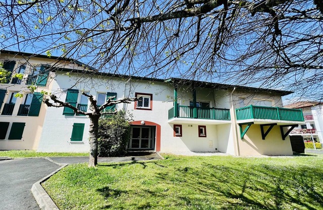 Charming 1BR Apartment in Calm Area, Balcony, Parking, WiFi – Cambo-les-Bains