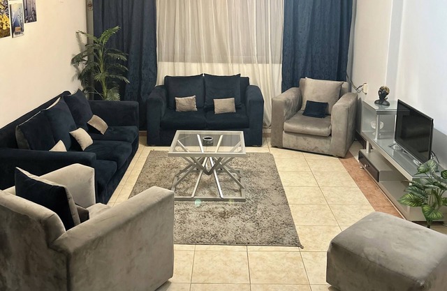 Charming 2-bedroom apartment with WiFi, AC in zamalek Cairo Governorate