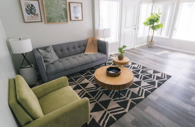 Charming 2 bed 1 bath unit