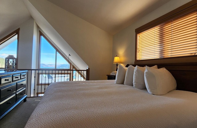 Charming 2 Bed and Loft Cottage at La Casa Lakeside Resort